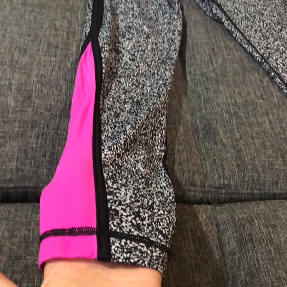 Lululemon 7/8 leggings. Sz 4. Pink/Black - Picture 5 of 5